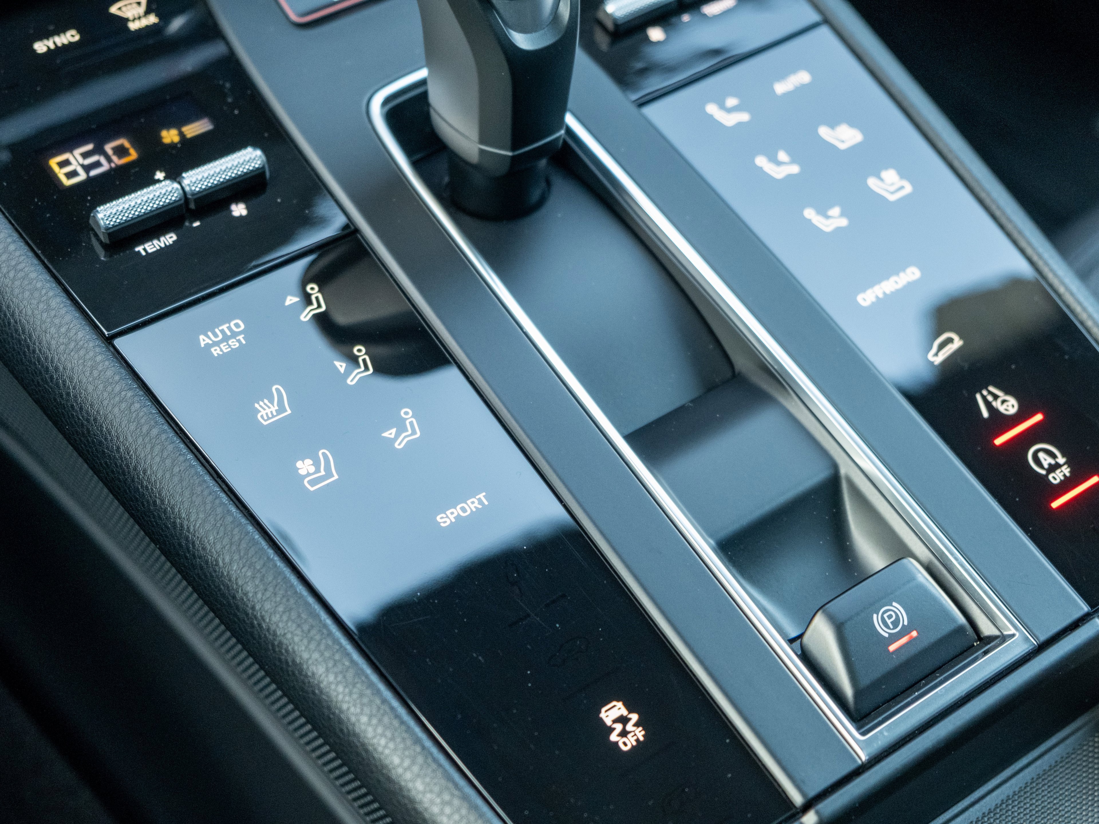 Certified 2025 Porsche Macan image 23