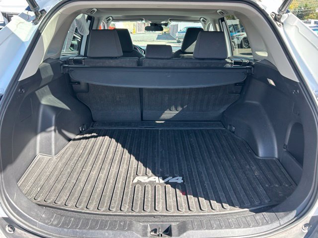Used 2022 Toyota RAV4 XLE w/ Convenience Package AWD/4WD image 17