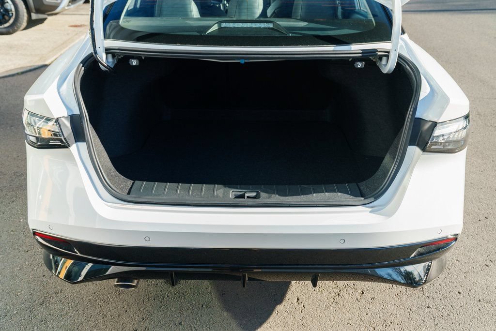 New 2026 Nissan Sentra SR w/ SR Premium Package FWD image 8