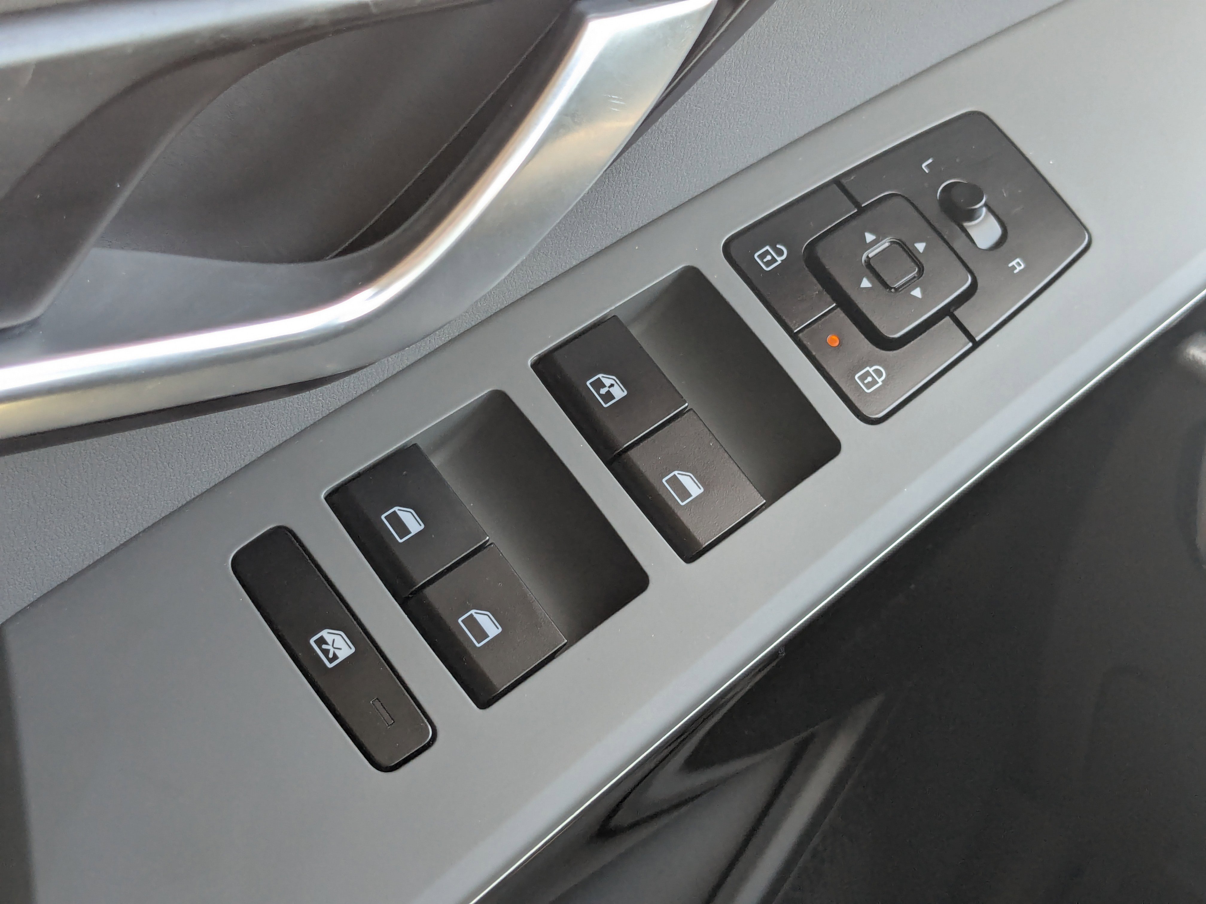 Certified 2024 Kia Niro EX FWD image 28