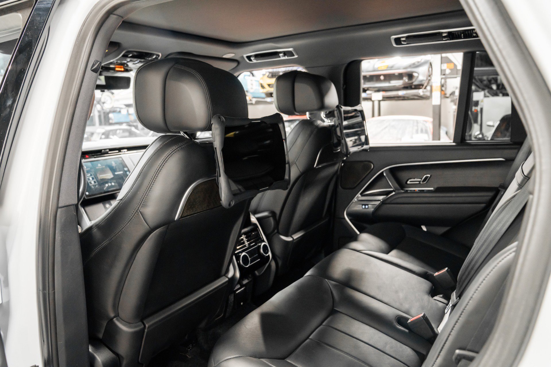 Used 2024 Land Rover Range Rover Autobiography image 27