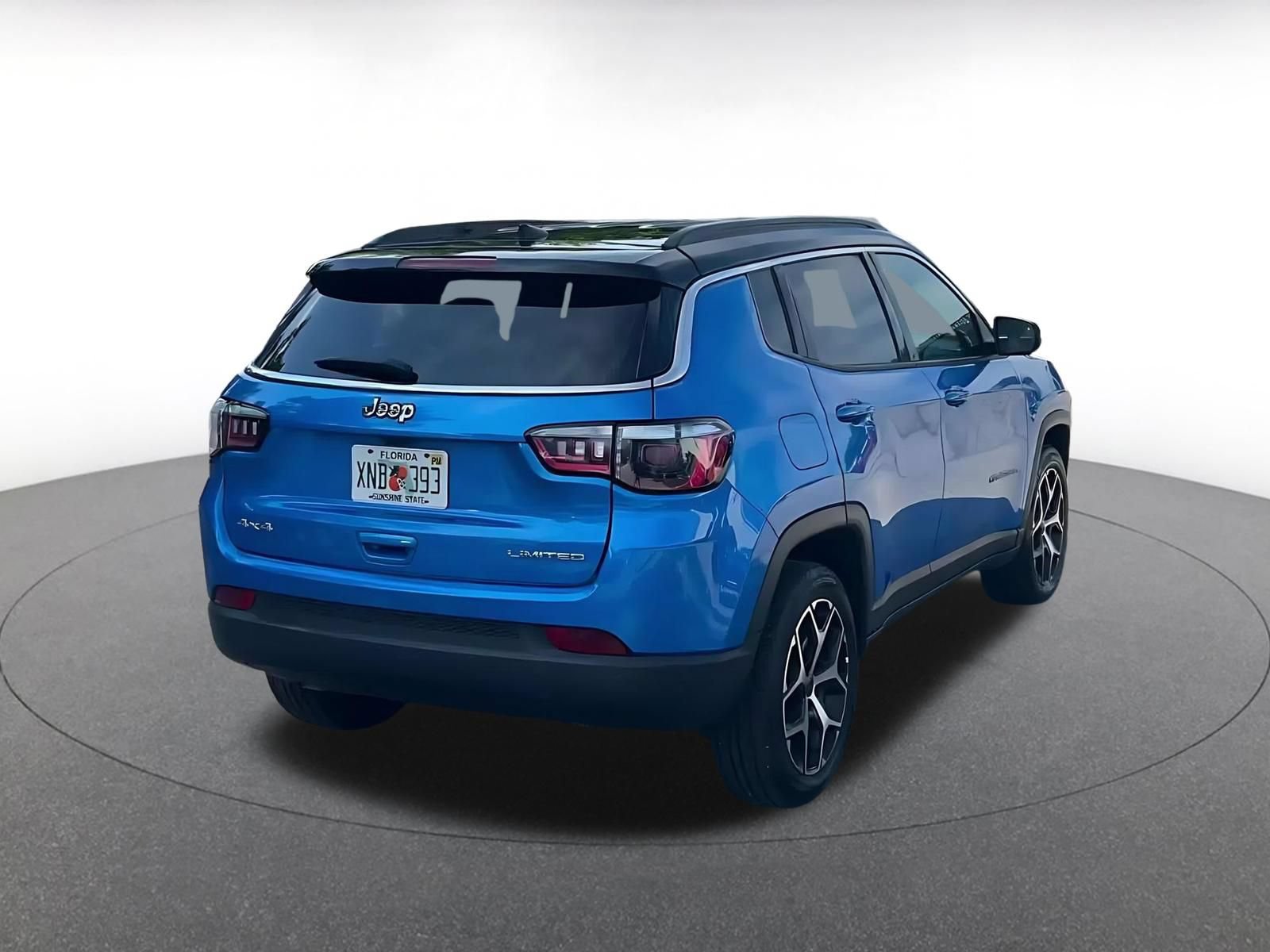 Used 2025 Jeep Compass Limited AWD/4WD image 13