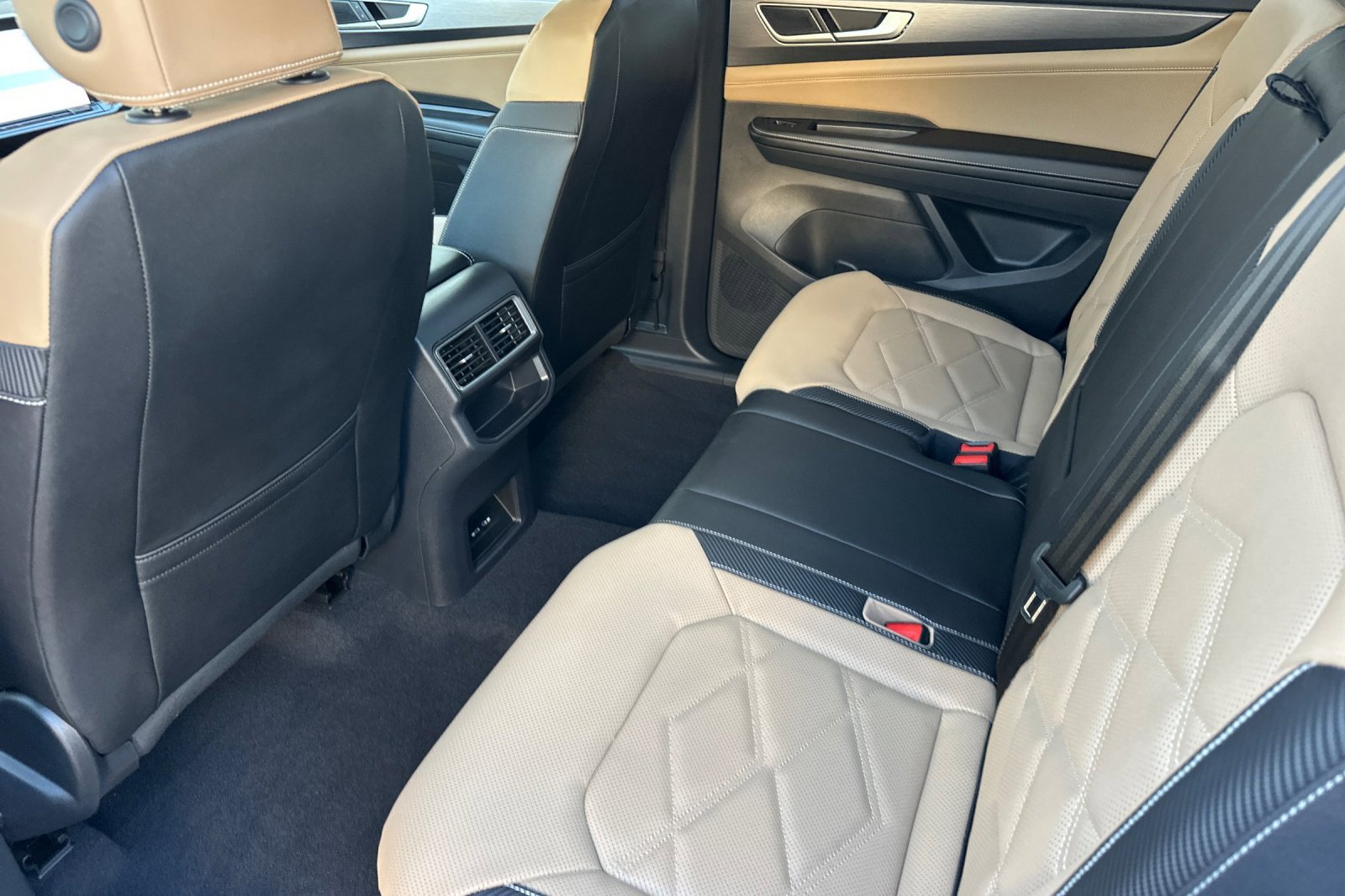 New 2026 Volkswagen Atlas Cross Sport SE image 10