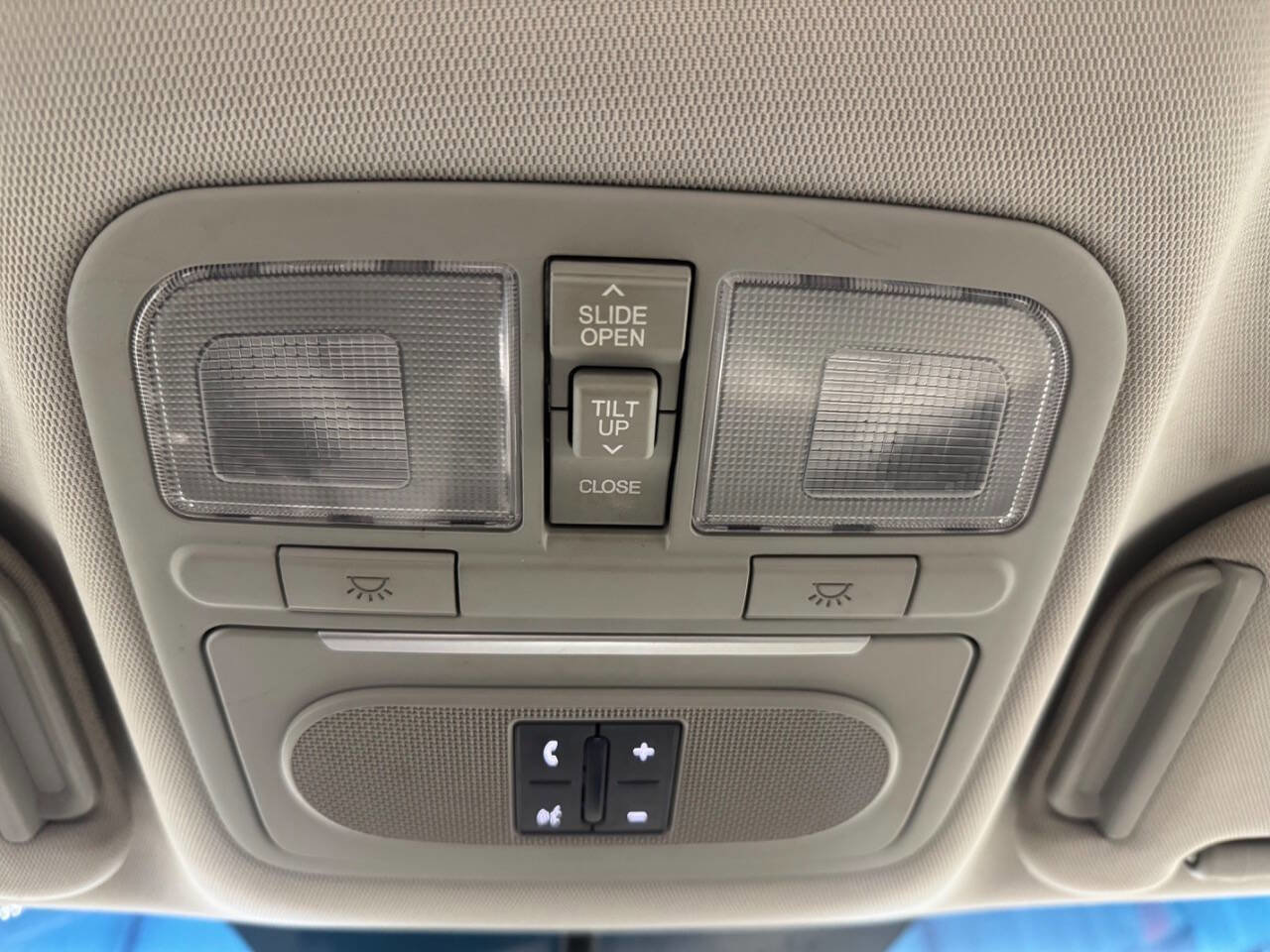 Used 2010 Hyundai Azera Limited w/ Navigation Pkg 3 image 42