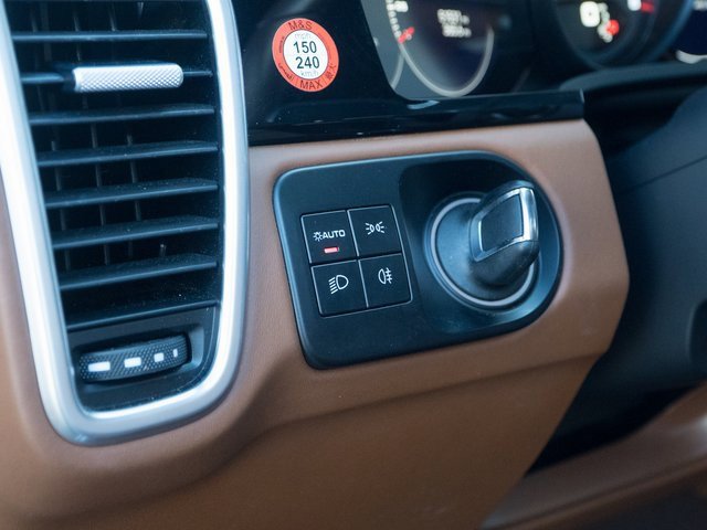 Certified 2023 Porsche Cayenne S Platinum image 29