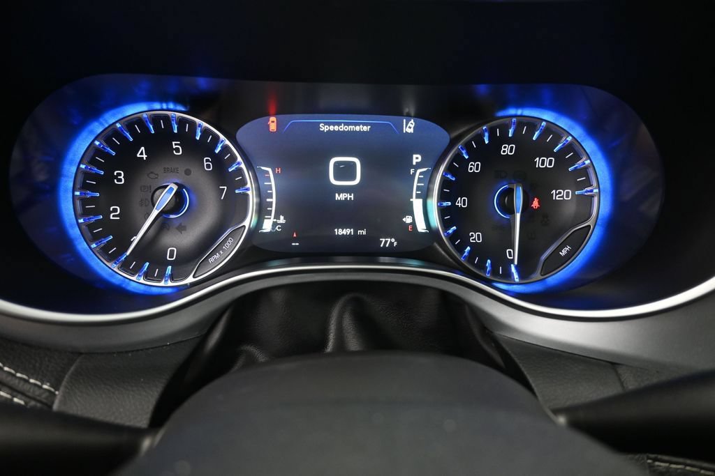 Used 2026 Chrysler Pacifica Limited w/ S Appearance Package FWD image 4