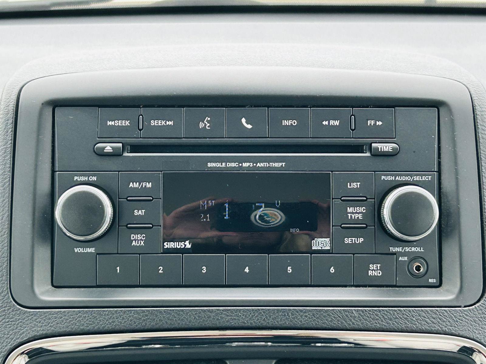 Used 2016 Dodge Grand Caravan American Value Package w/ UConnect Hands-Free Group FWD image 13