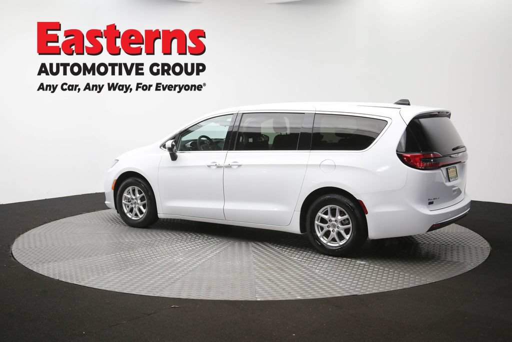 Used 2023 Chrysler Pacifica Touring-L FWD image 64