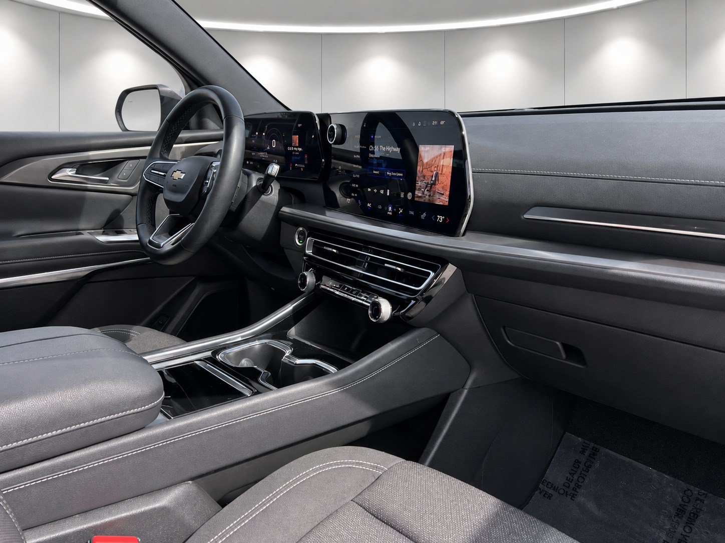 Used 2024 Chevrolet Traverse LT FWD image 34