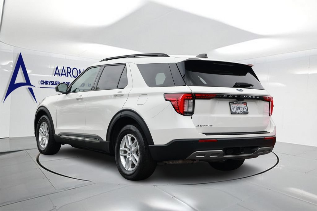 Used 2025 Ford Explorer Active w/ Active Comfort Package RWD image 2