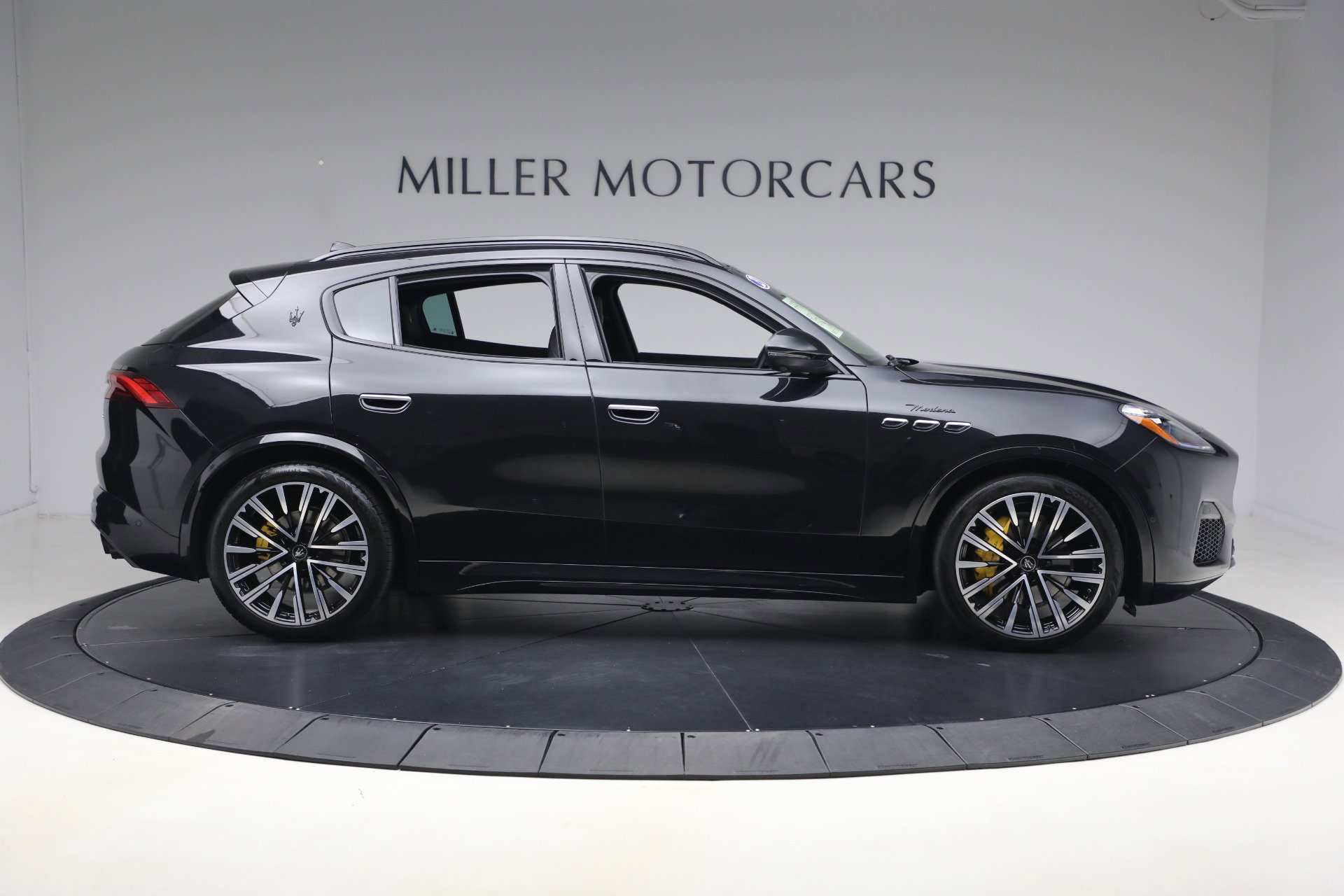 Certified 2023 Maserati Grecale Modena image 9