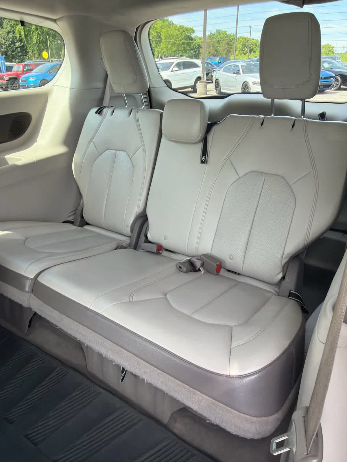 Used 2017 Chrysler Pacifica Touring-L Plus FWD image 11