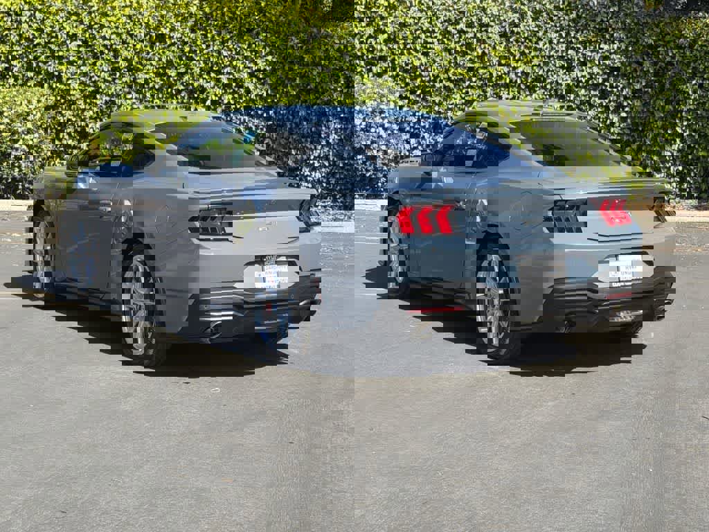 Used 2024 Ford Mustang GT Premium image 4