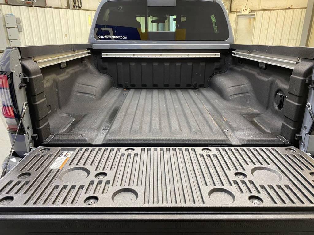 Used 2025 Nissan Frontier PRO-4X w/ Pro Convenience Package AWD/4WD image 30