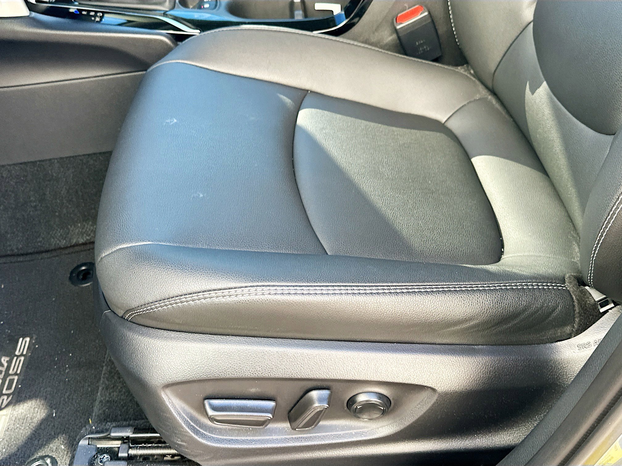 Used 2024 Toyota Corolla Cross XLE w/ Convenience Package image 18