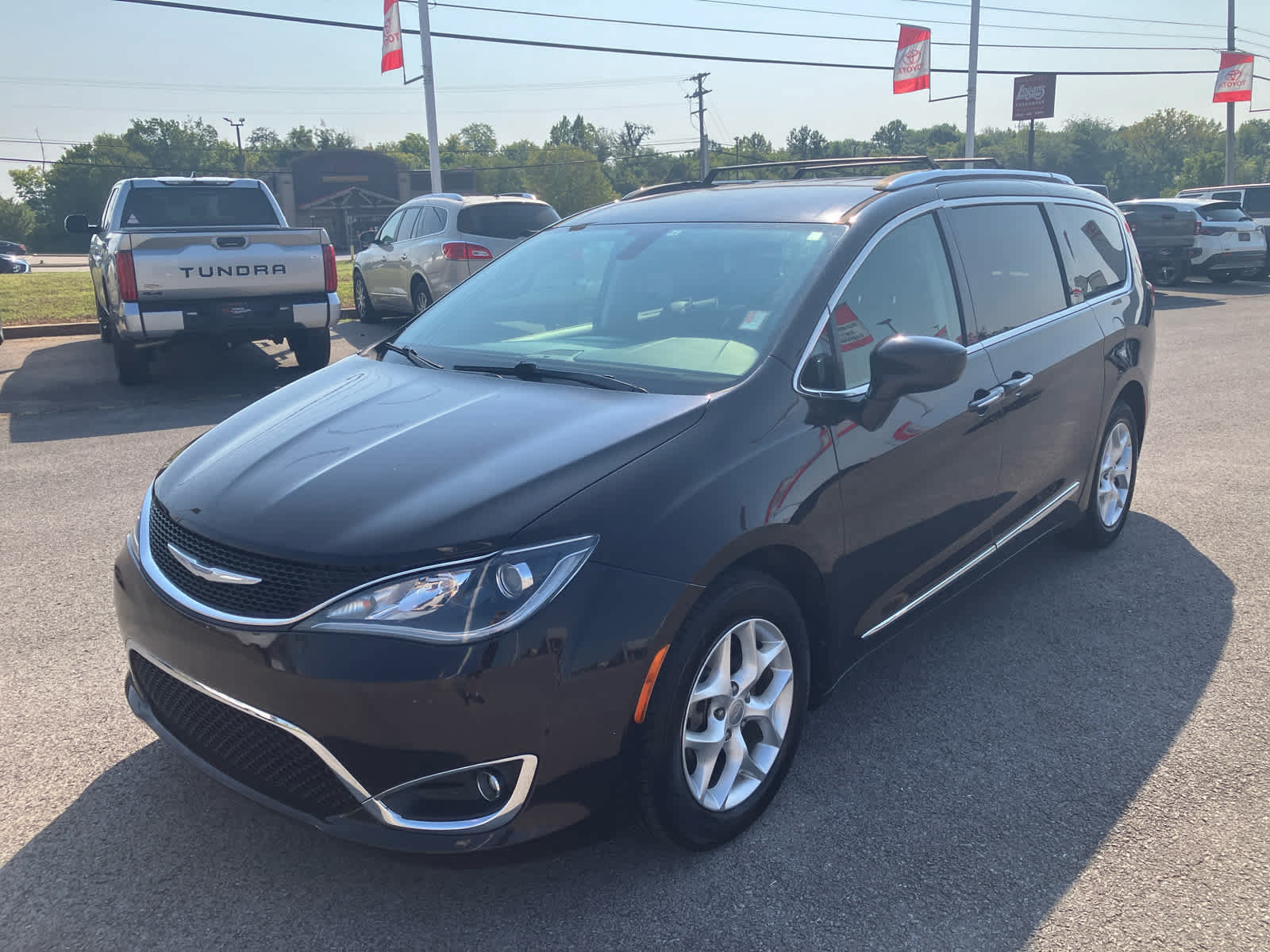 Used 2017 Chrysler Pacifica Touring-L Plus w/ Tire & Wheel Group FWD image 3