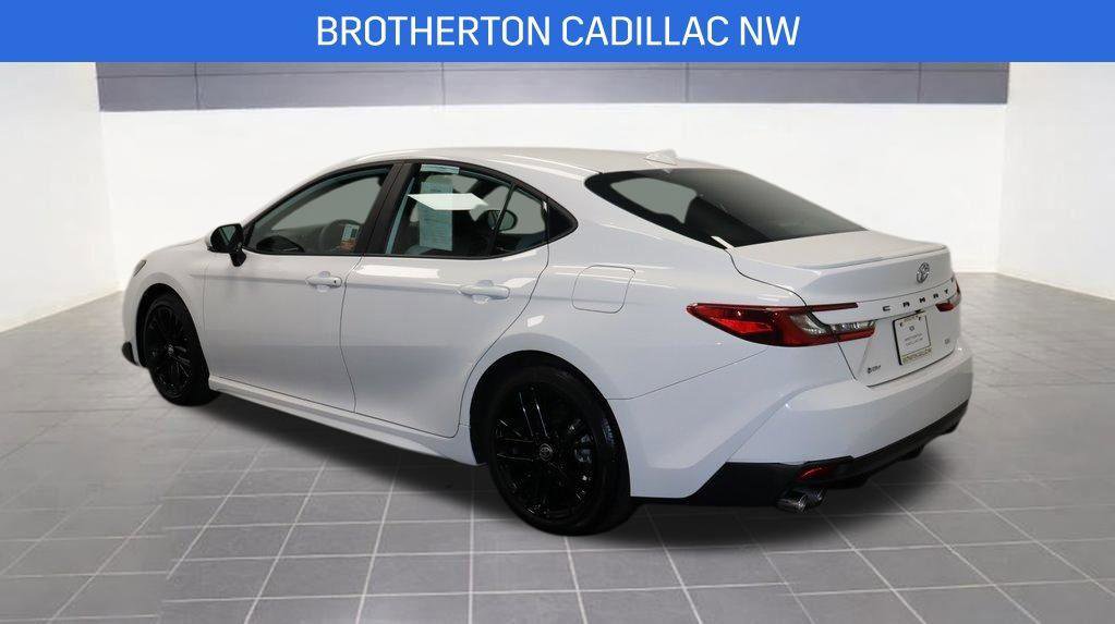 Used 2025 Toyota Camry SE image 3