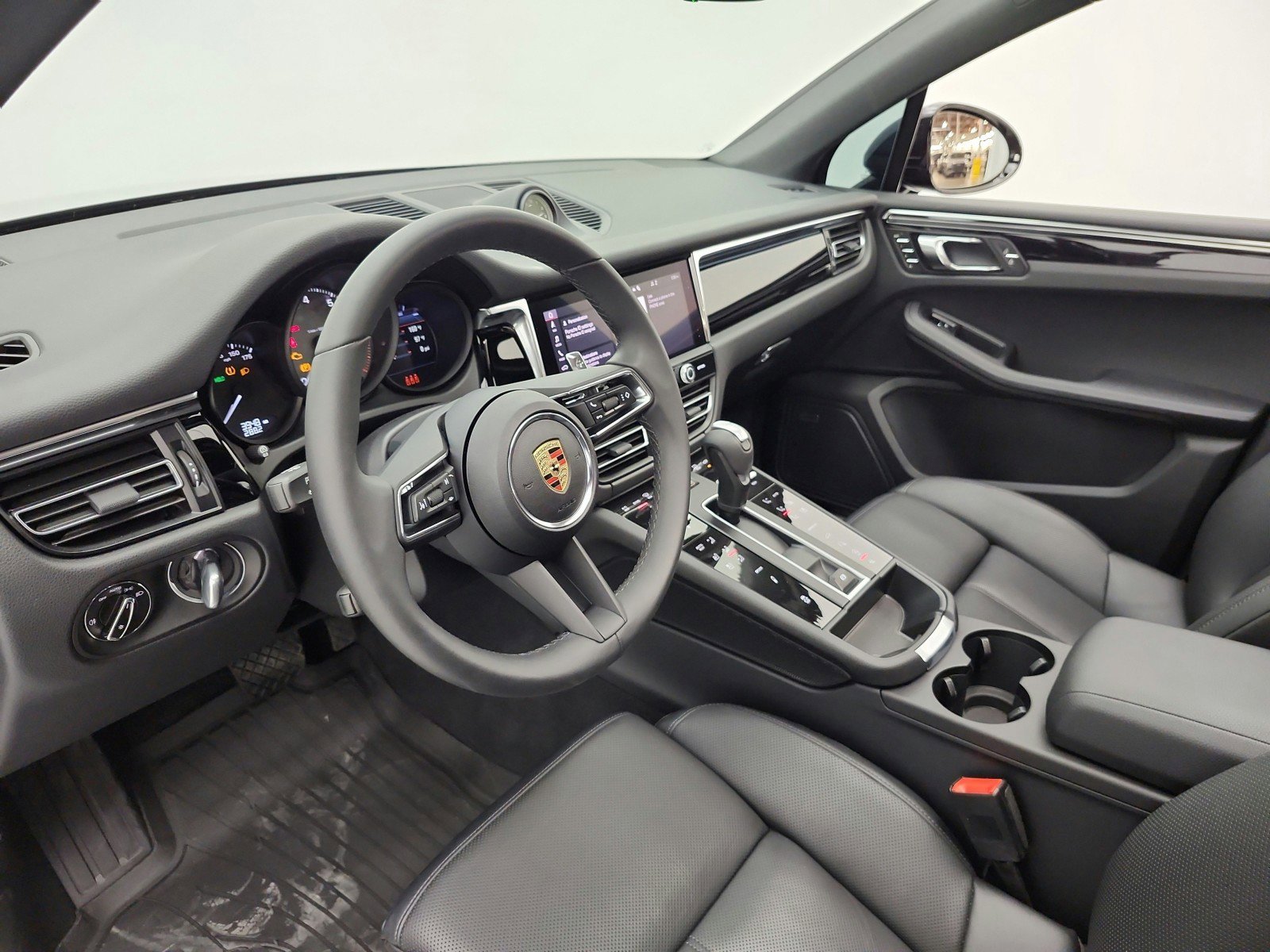 Used 2025 Porsche Macan S image 12