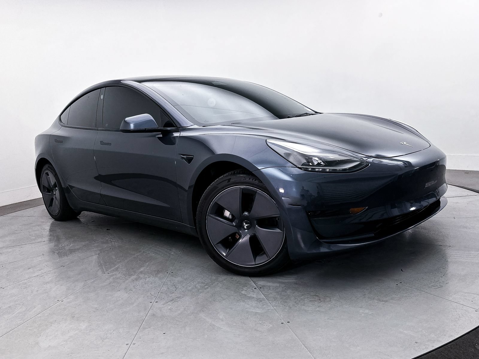 Used 2023 Tesla Model 3 Standard Range RWD image 1