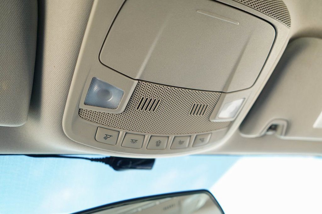 Used 2018 Ford Fusion SE w/ Fusion SE Technology Package image 16