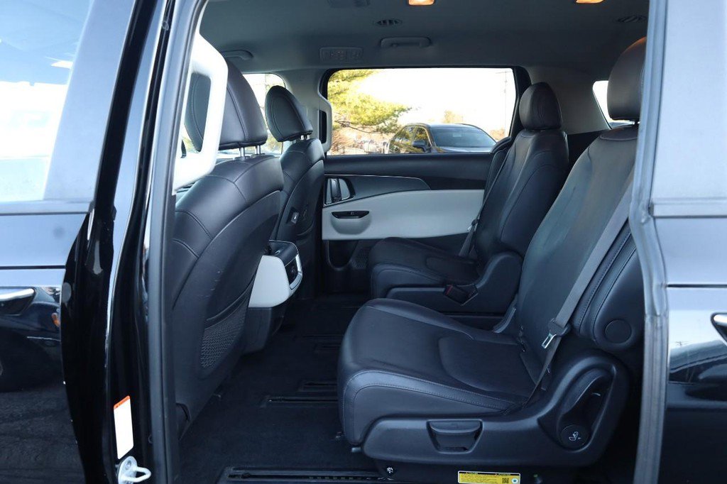 Used 2024 Kia Carnival LX image 22