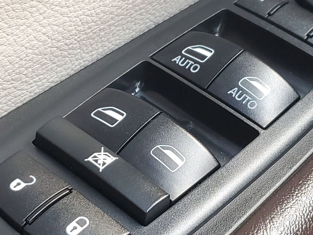 Used 2019 Chrysler Pacifica LX image 33