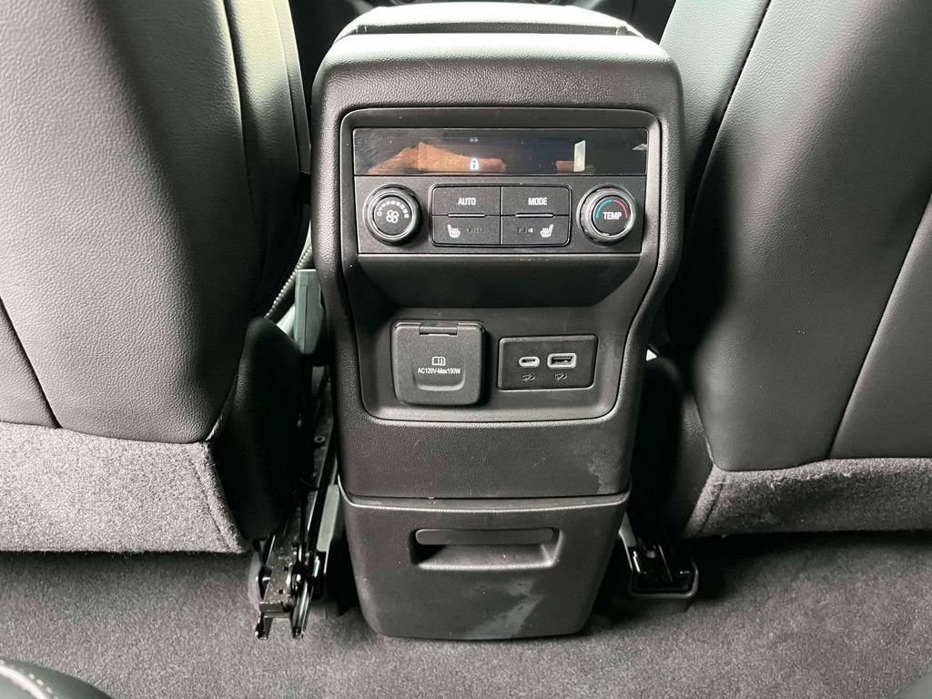Used 2021 GMC Acadia SLT w/ Technology Package AWD/4WD image 4