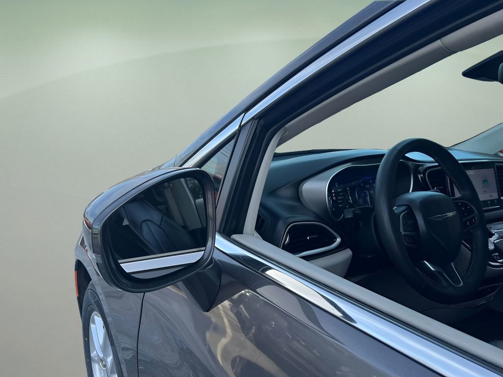 Used 2022 Chrysler Pacifica Touring-L FWD image 24