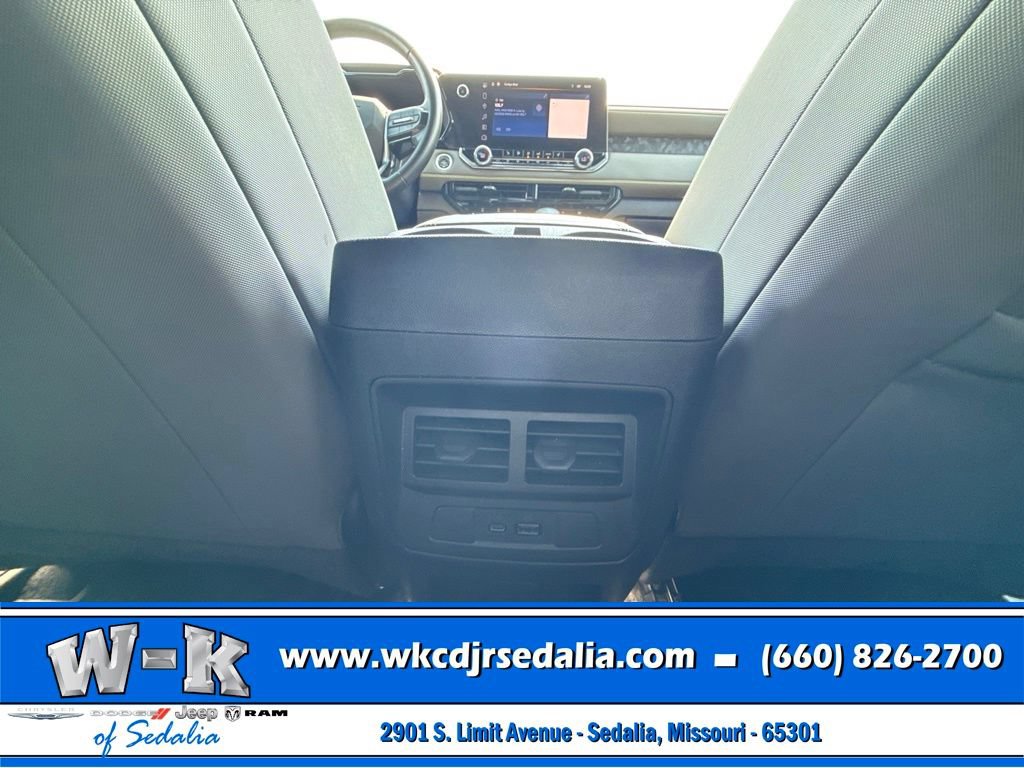 Used 2024 Chevrolet Colorado ZR2 AWD/4WD image 32