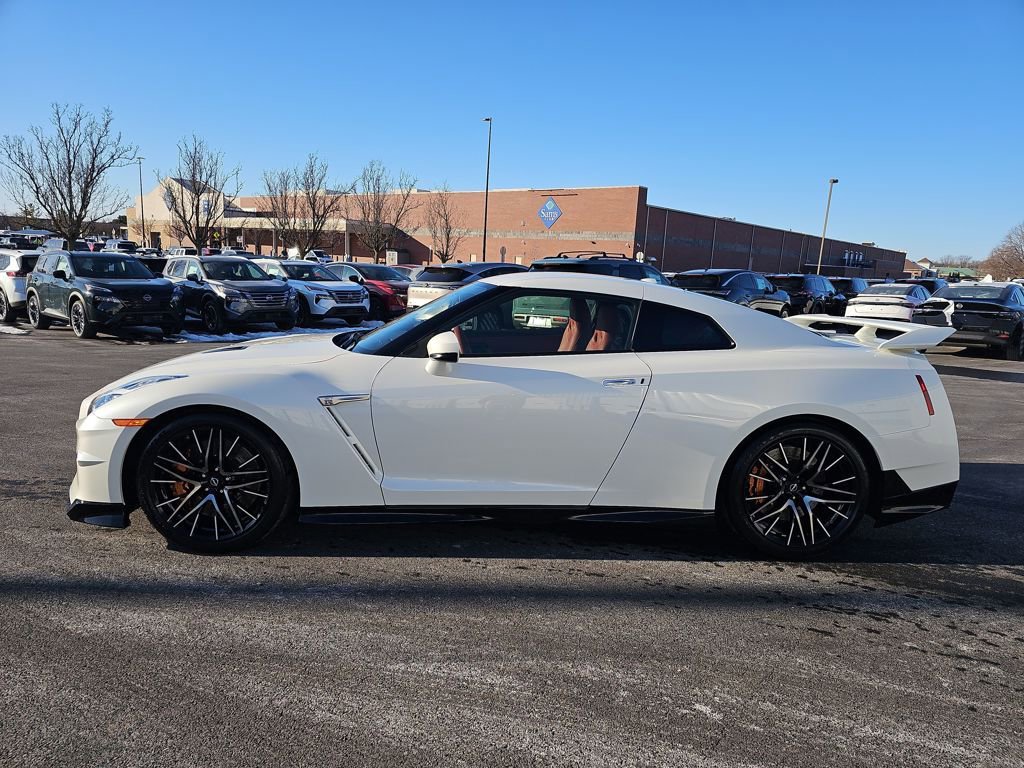 Used 2024 Nissan GT-R Premium w/ Premium Interior Package image 8