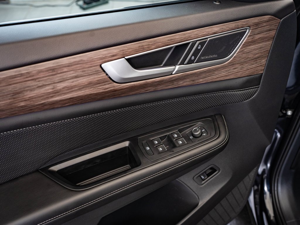 Used 2024 Volkswagen Atlas SEL Premium R-Line image 24