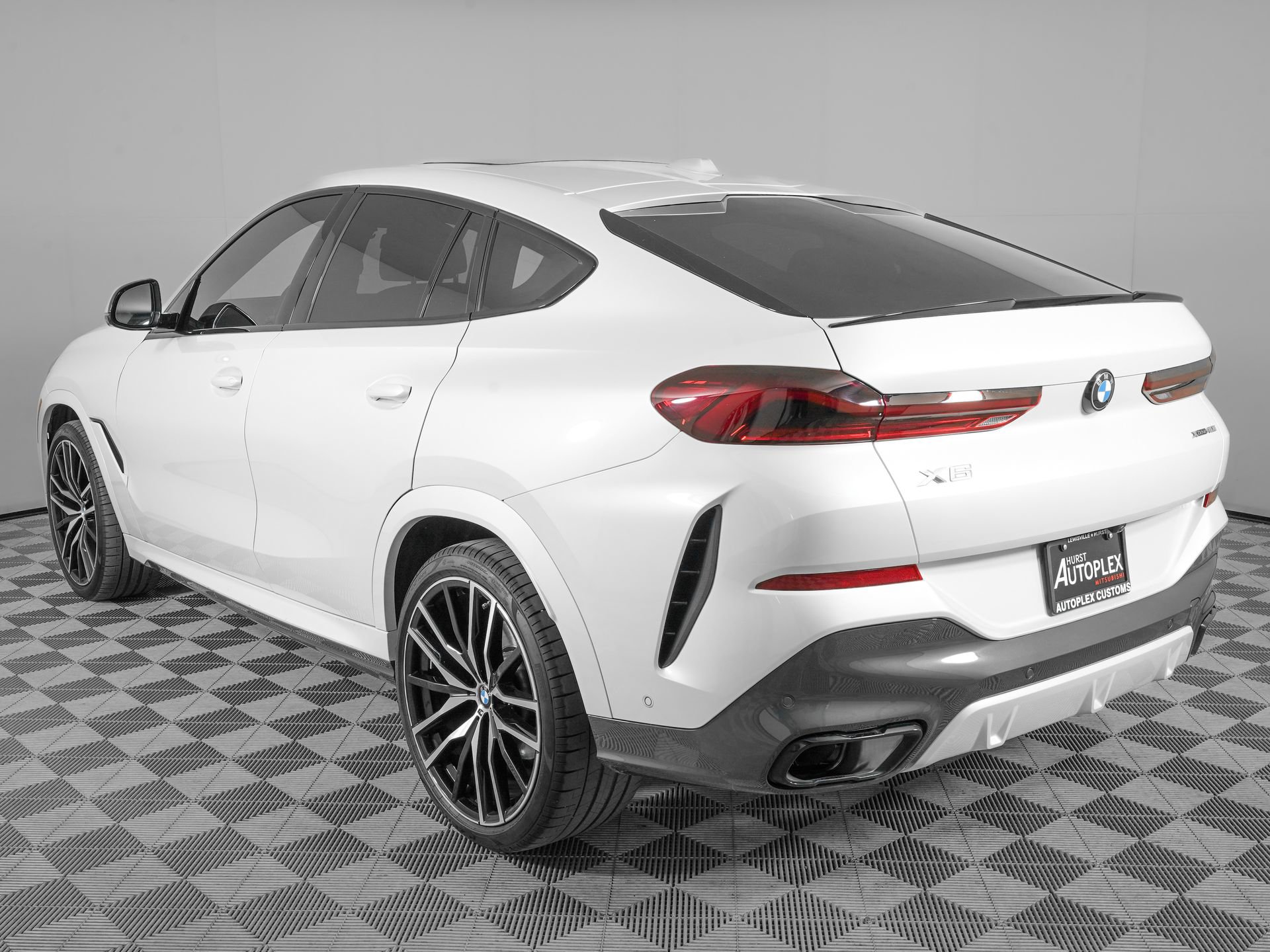 Used 2025 BMW X6 xDrive40i w/ Climate Comfort Package AWD/4WD image 6
