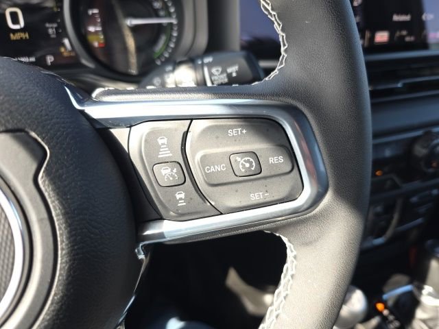 Used 2025 Jeep Wrangler Unlimited Sahara w/ Safety Group image 23