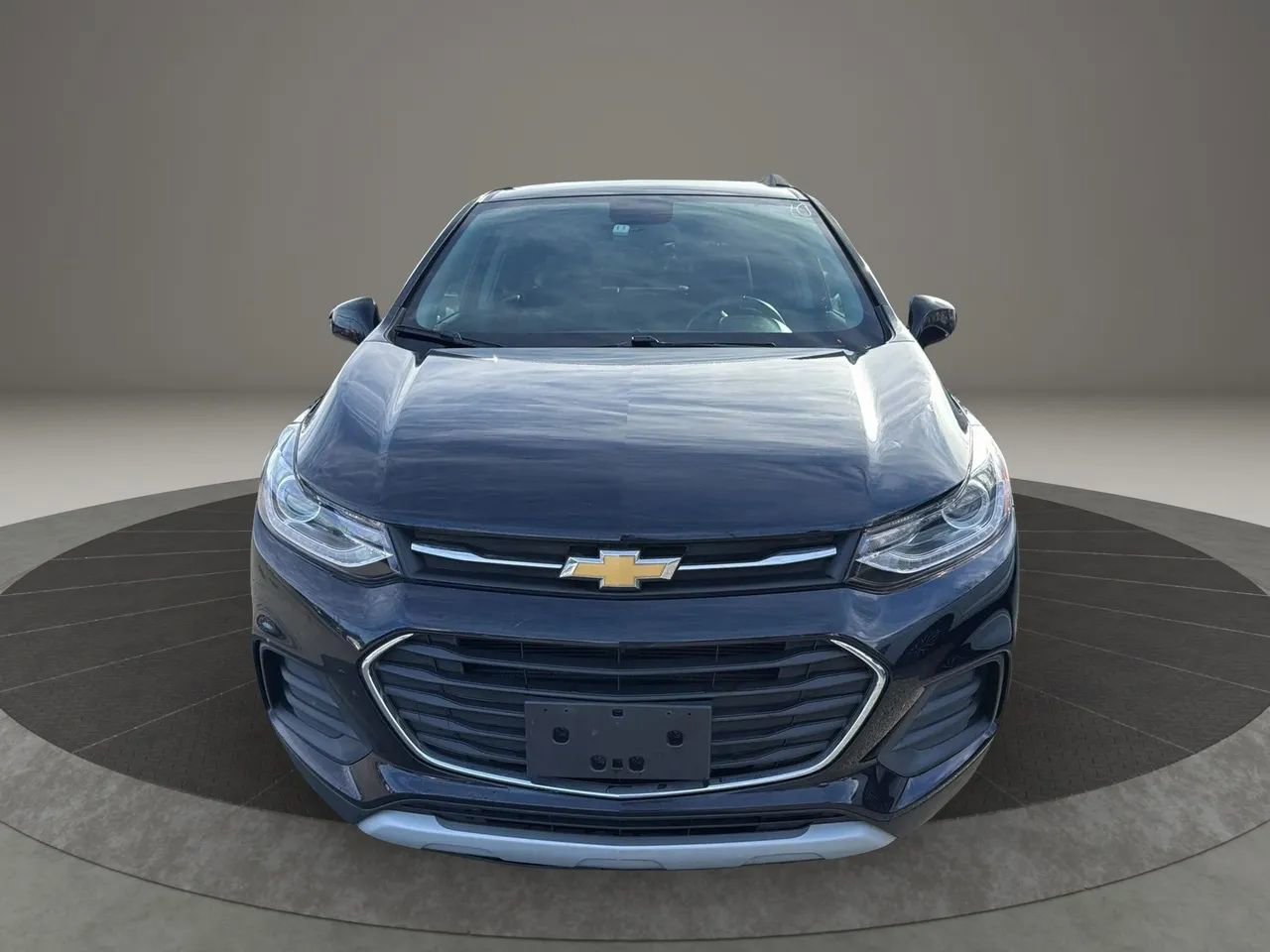 Used 2021 Chevrolet Trax LT w/ Driver Confidence Package image 2