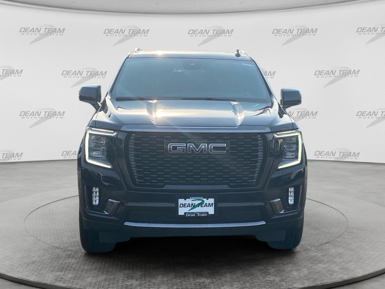 Used 2023 GMC Yukon XL Denali Ultimate w/ LPO, Floor Liner Package AWD/4WD image 2
