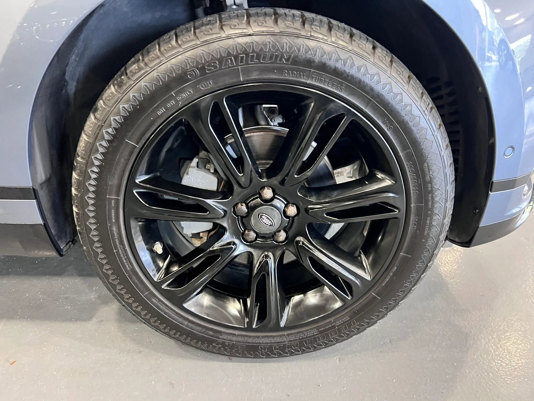 Used 2019 Land Rover Range Rover Velar R-Dynamic SE AWD/4WD image 34