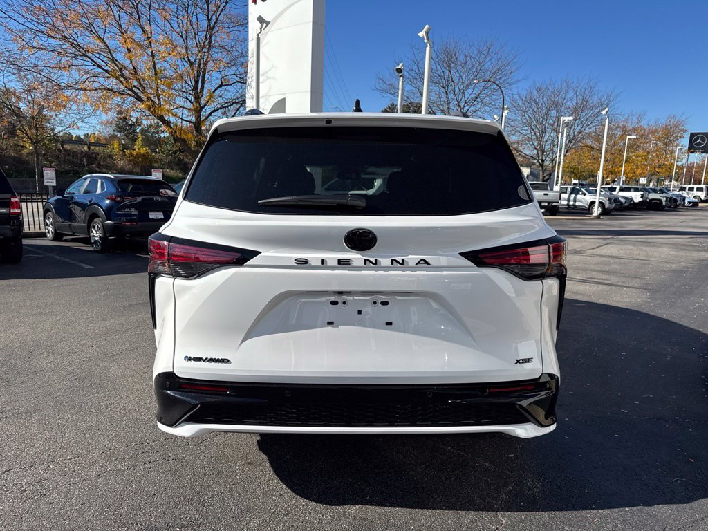 New 2026 Toyota Sienna XSE AWD/4WD image 4