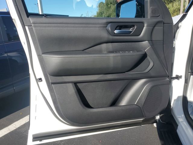 New 2026 Nissan Armada SV image 12