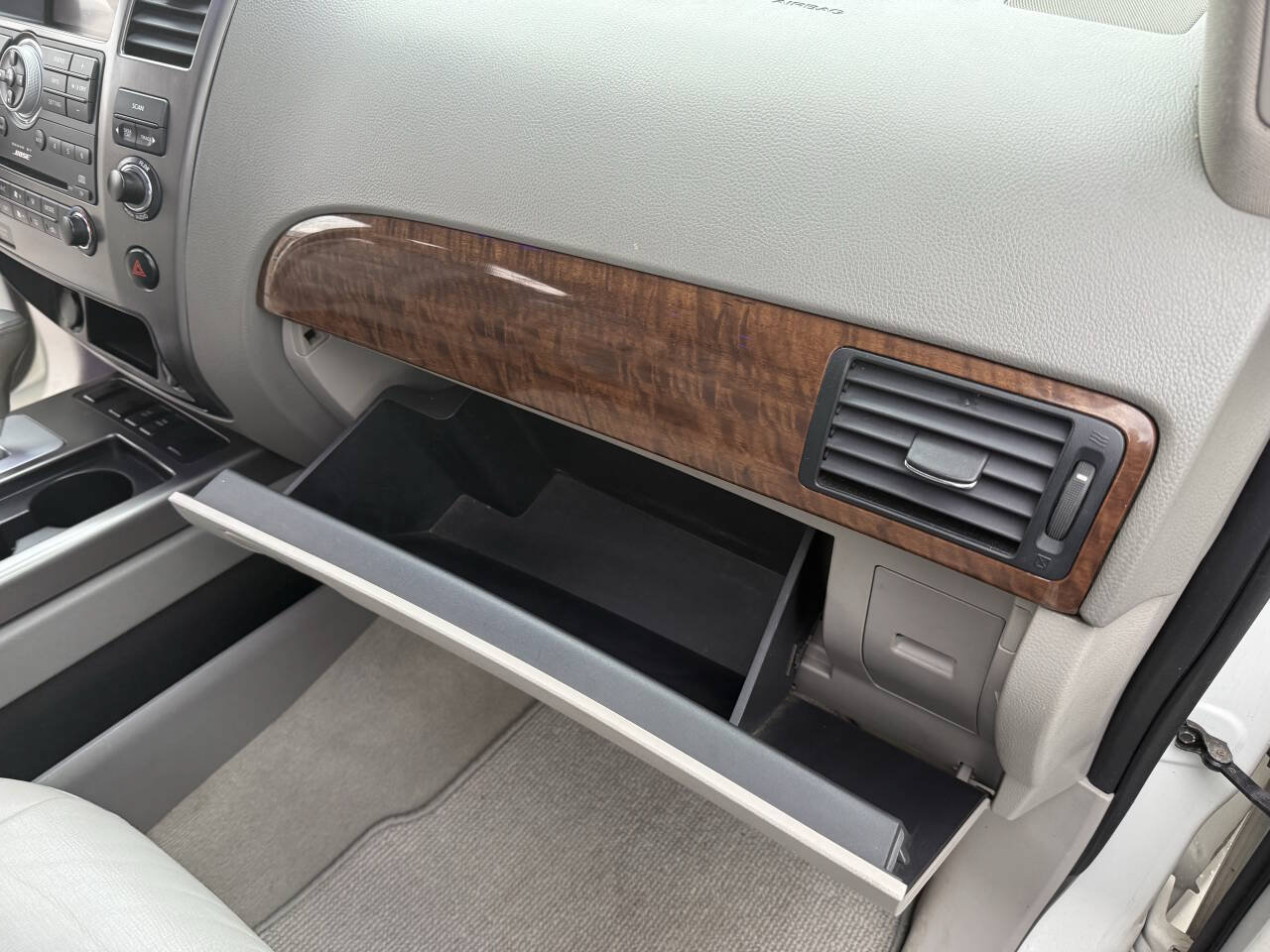 Used 2010 Nissan Armada Titanium AWD/4WD image 9
