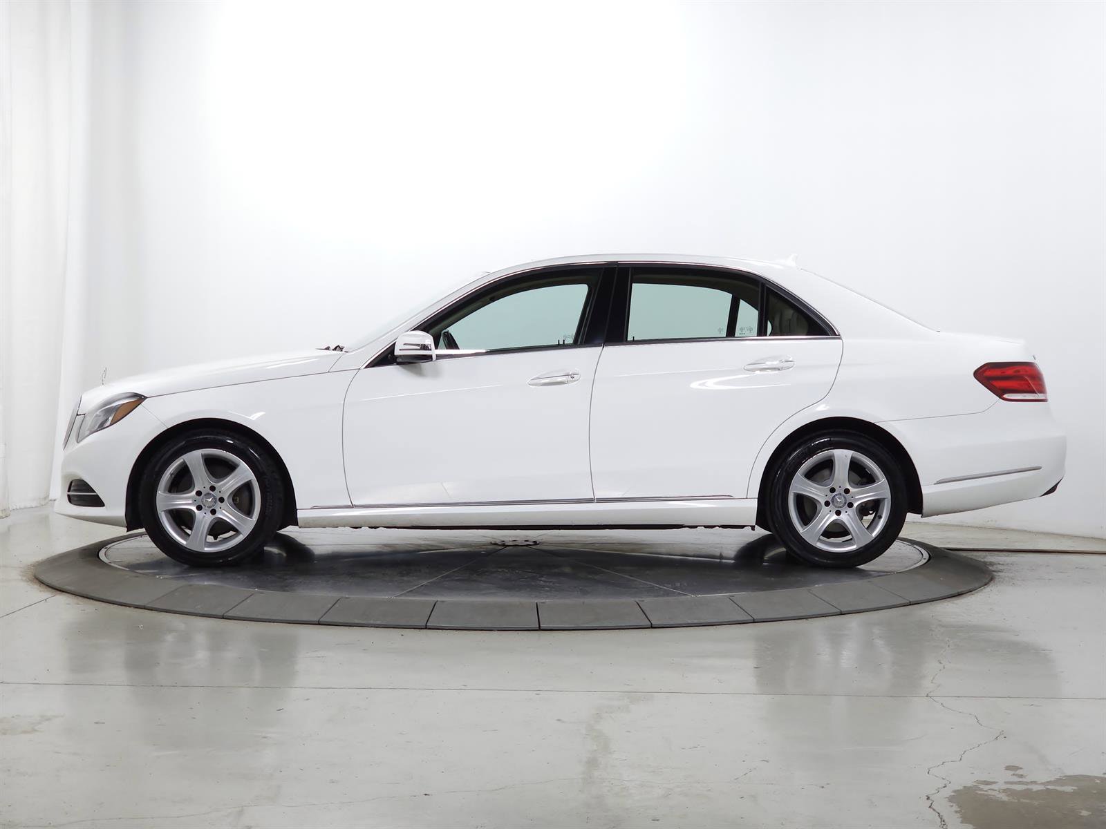 Used 2014 Mercedes-Benz E 350 Luxury image 4