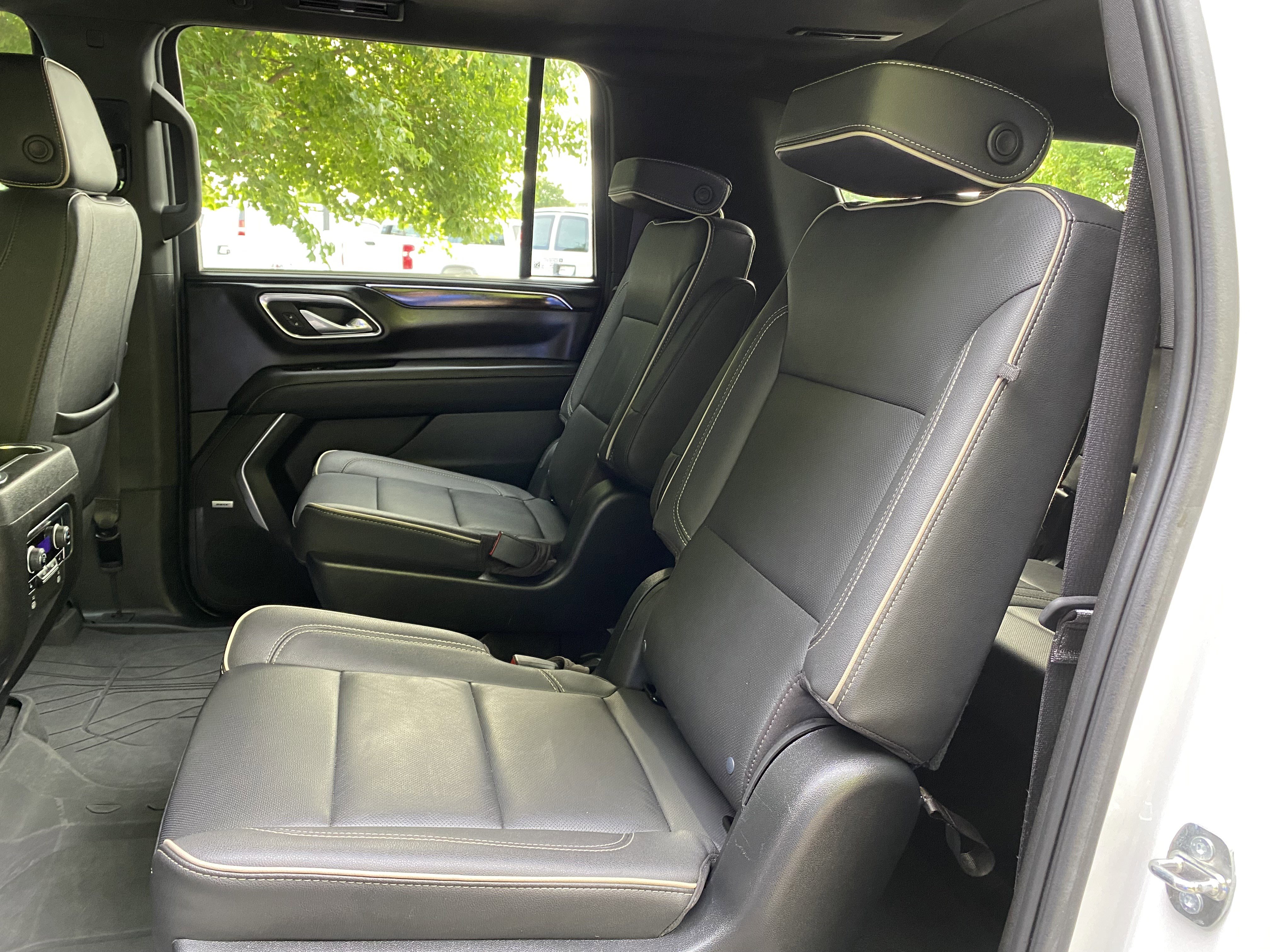 Used 2023 Chevrolet Suburban Premier AWD/4WD image 37
