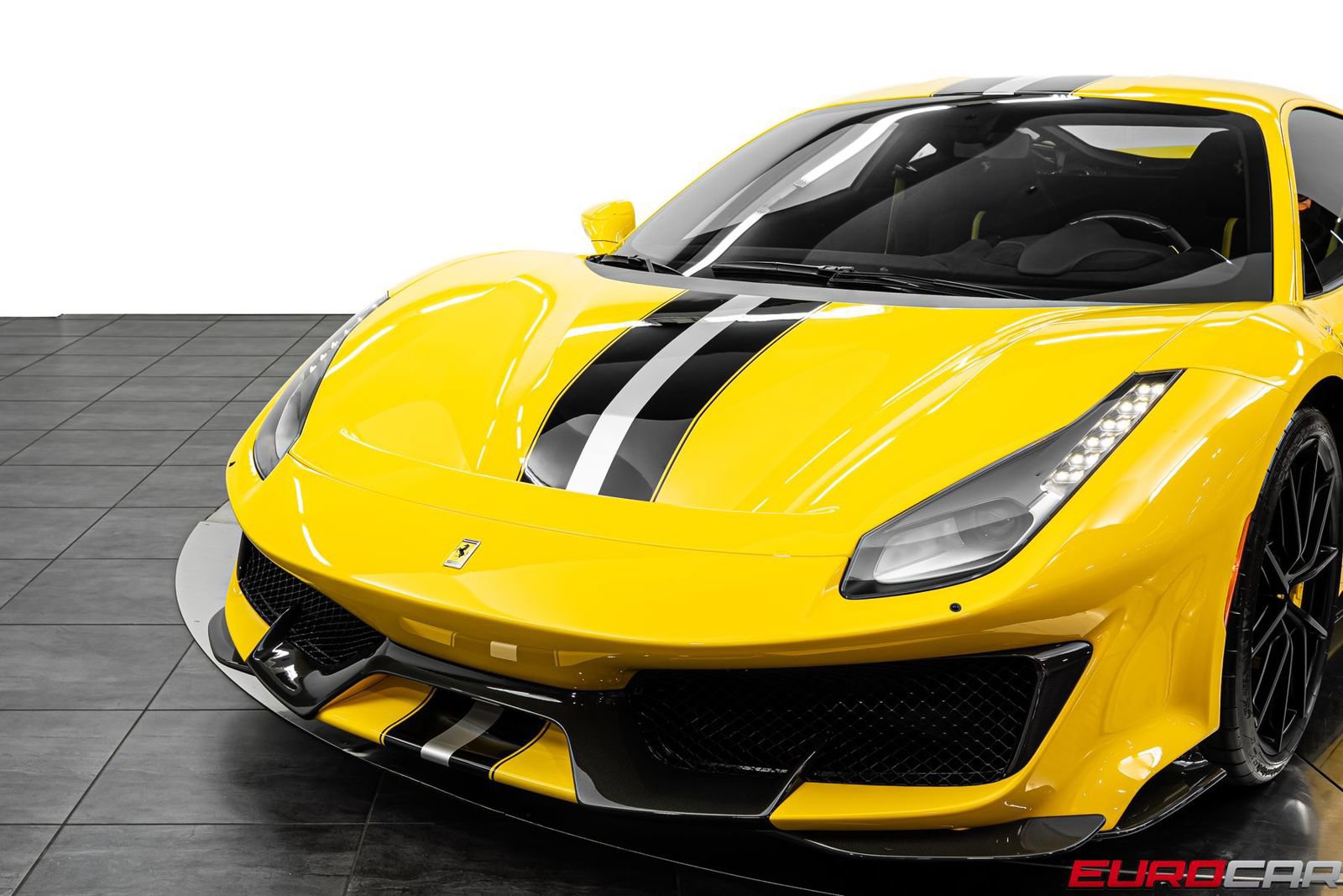 Used 2020 Ferrari 488 Pista Coupe RWD image 17