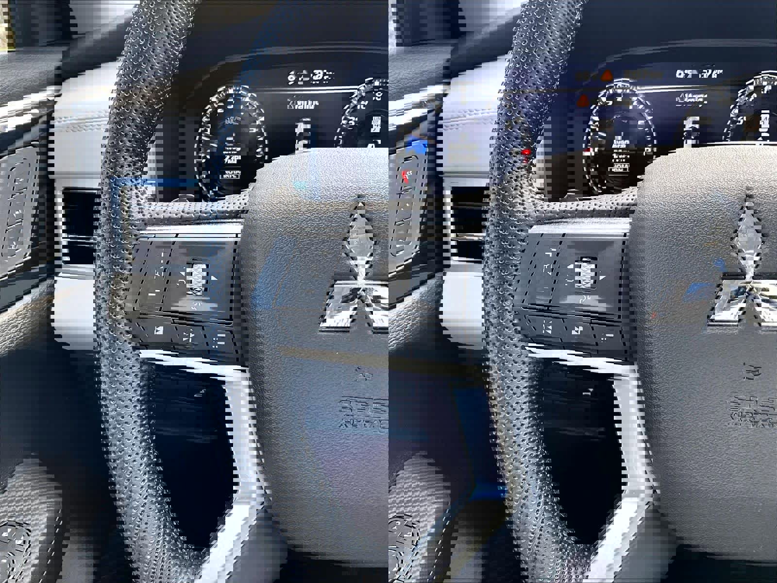 Used 2023 Mitsubishi Outlander SEL image 23