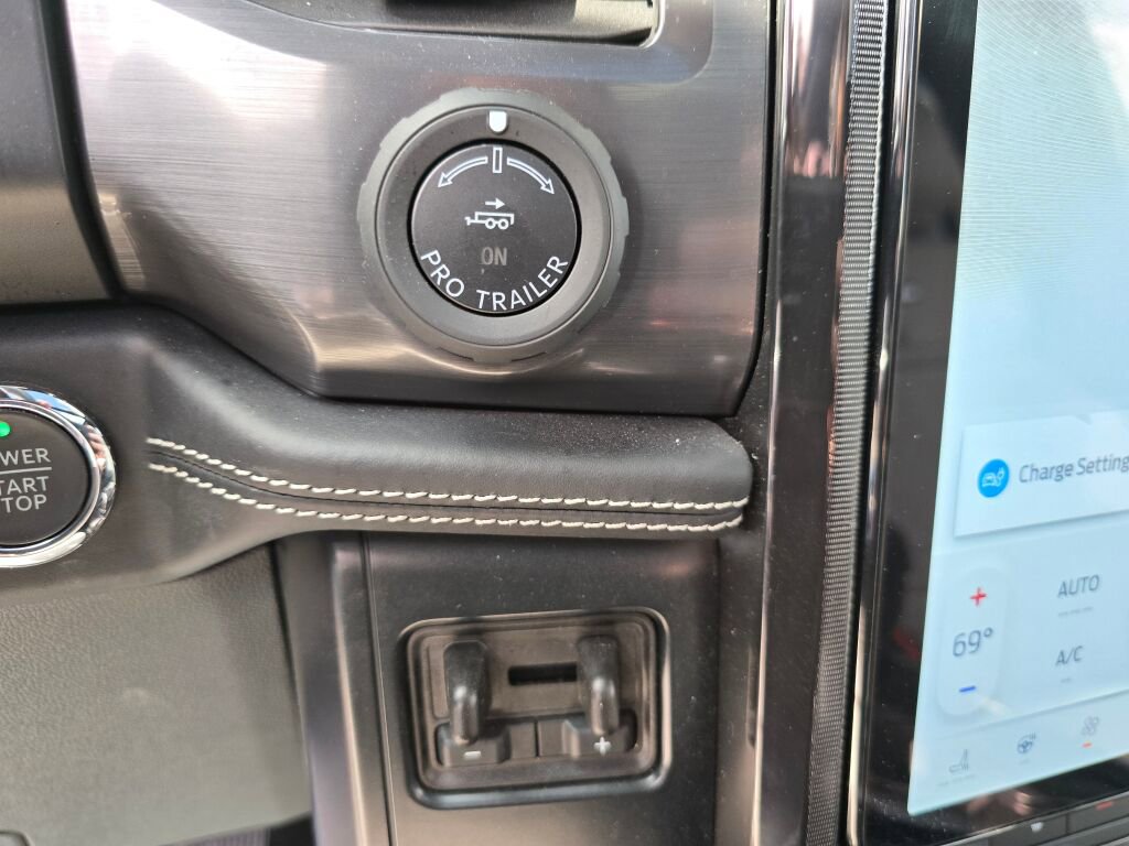 Used 2025 Ford F150 Lightning Platinum AWD/4WD image 23