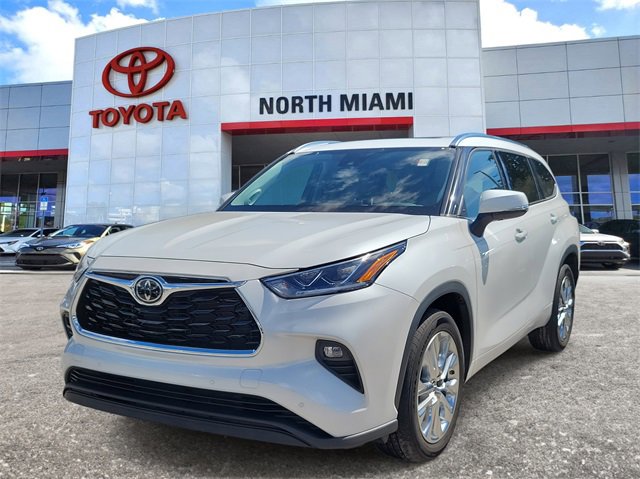 Used 2022 Toyota Highlander Limited video 2