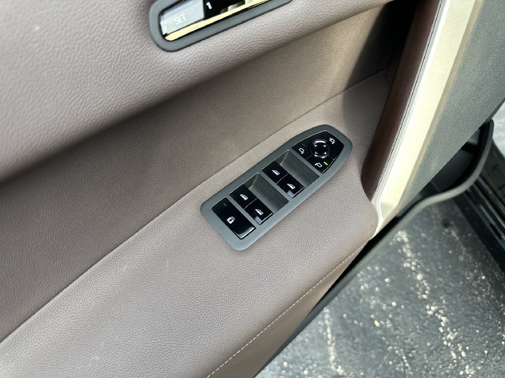 Used 2024 BMW iX M60 AWD/4WD image 15