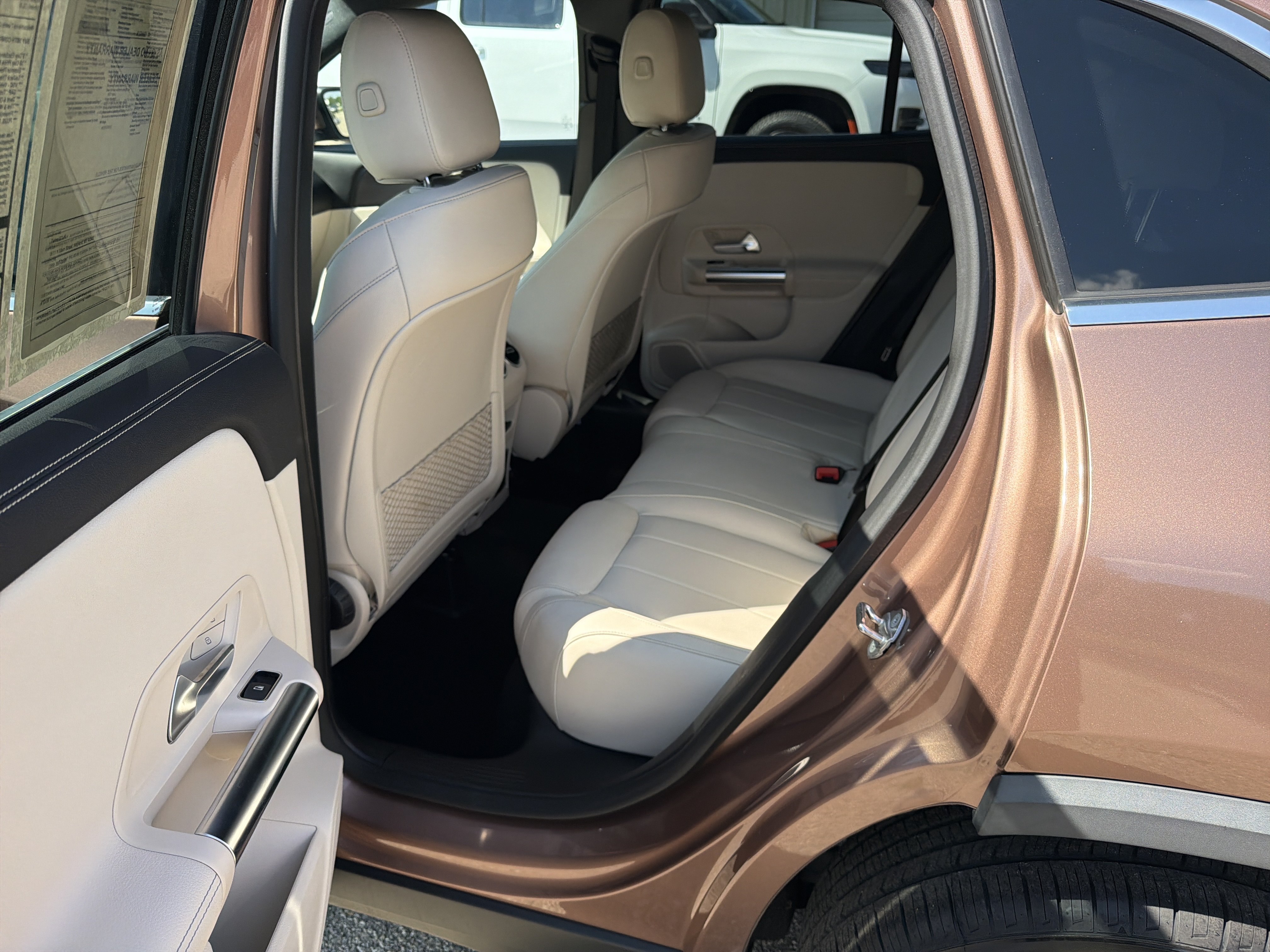 Used 2022 Mercedes-Benz GLA 250 4MATIC w/ Premium Package Lite image 17