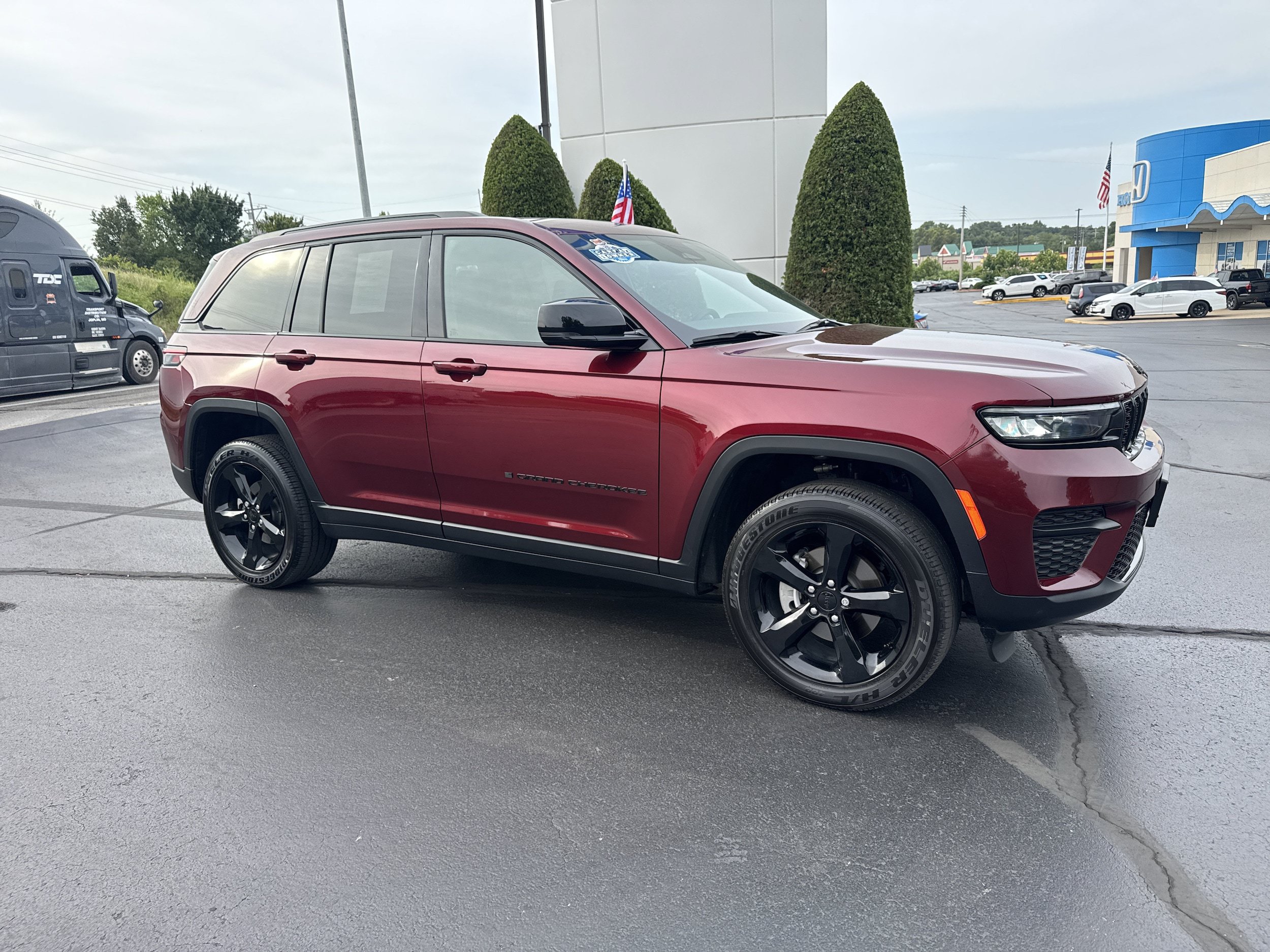 Used 2024 Jeep Grand Cherokee Altitude
