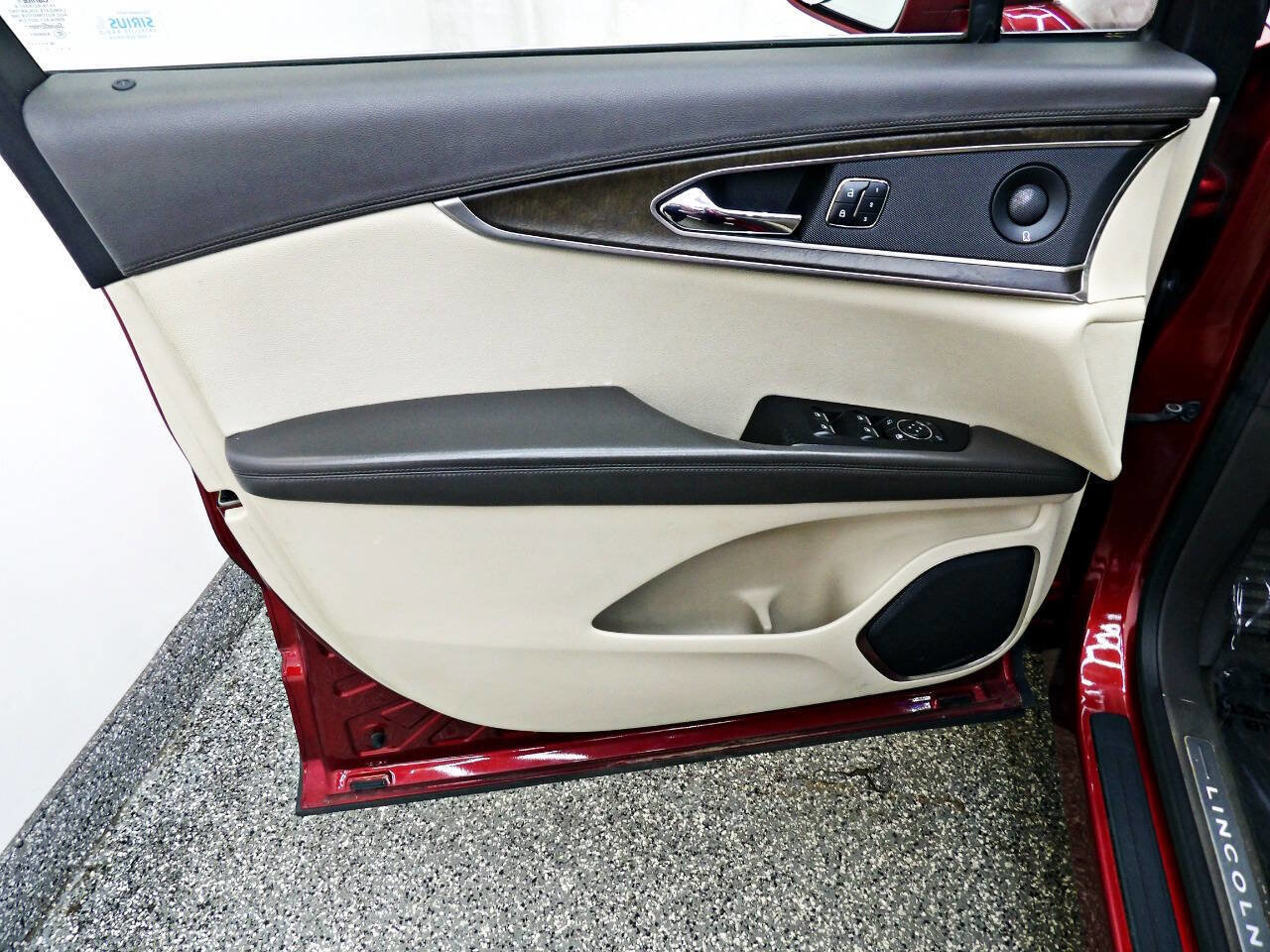 Used 2016 Lincoln MKX Reserve w/ Technology Package image 7
