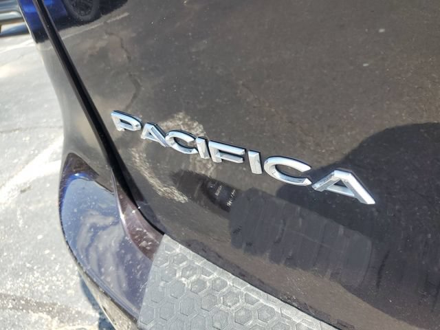 Used 2018 Chrysler Pacifica Touring-L Plus FWD image 31